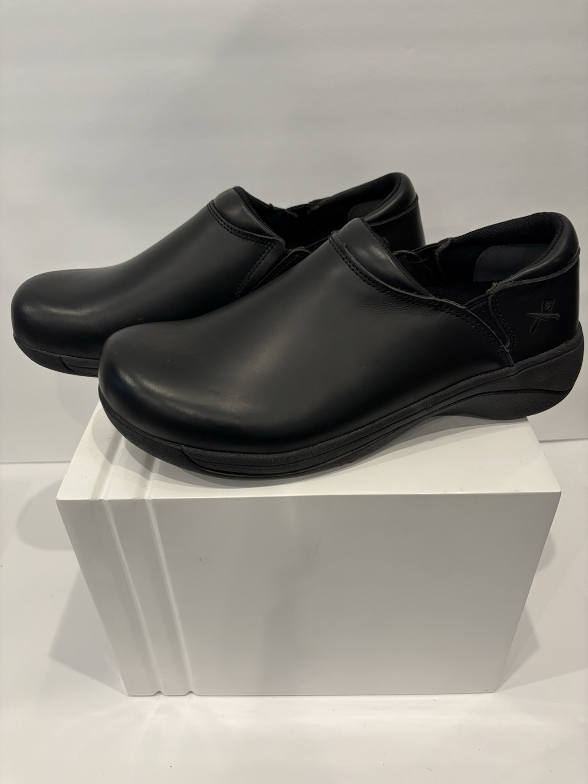 Mozo traction by shoes for crews / Size 9.5 Black NEW!!/work shoes/ladies/no box