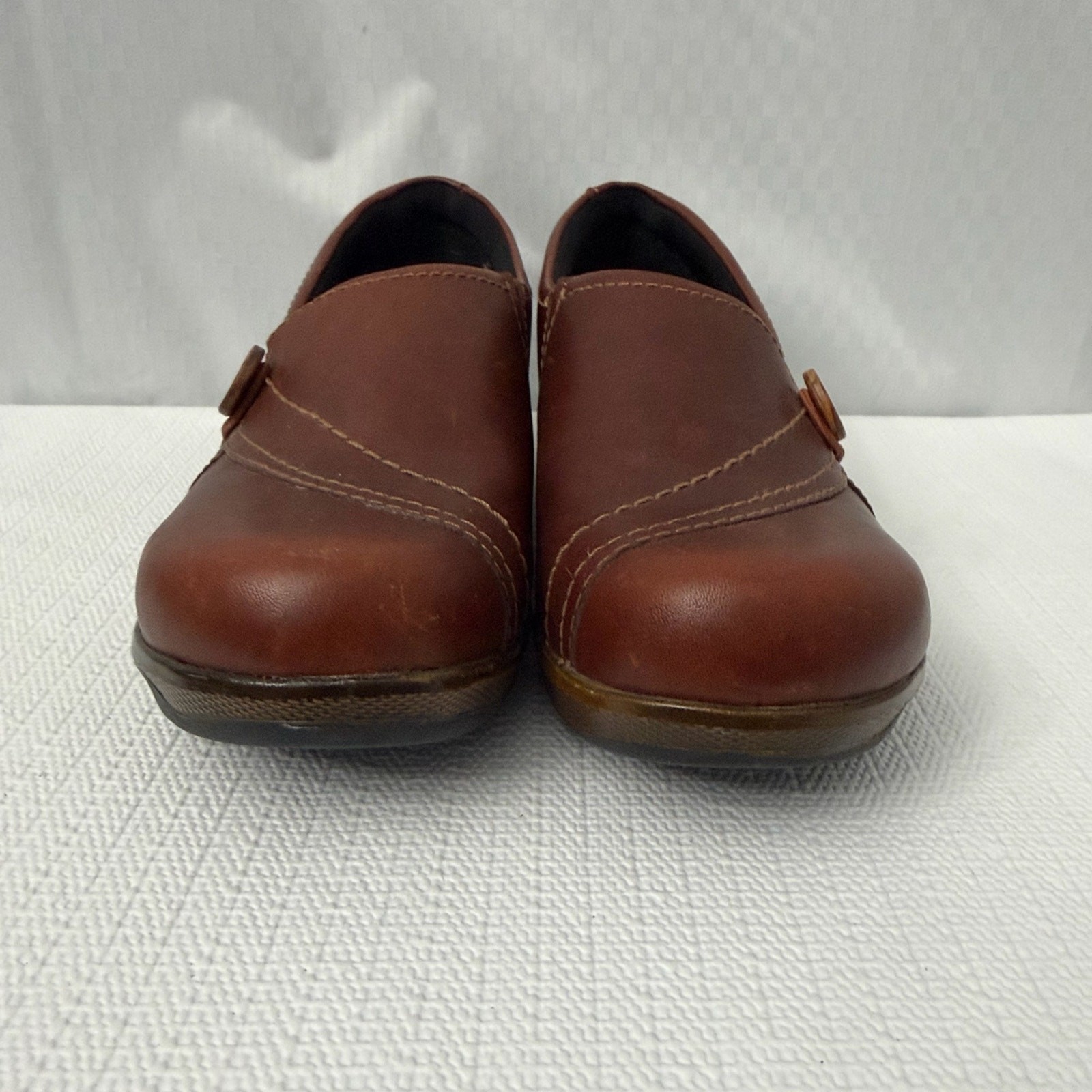 Keen Shoes Womens Size 8.5 Mora Button Slip On Wedge Brown Leather Comfort