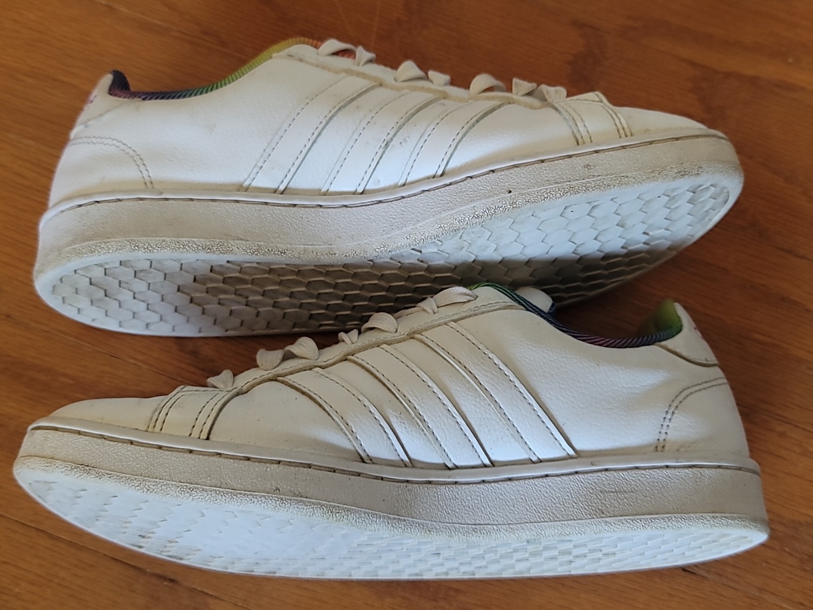 ADIDAS GRAND COURT PRIDE SNEAKERS 8.5 WOMENS WHITE RAINBOW WOMENS CLOUDFOAM VGC