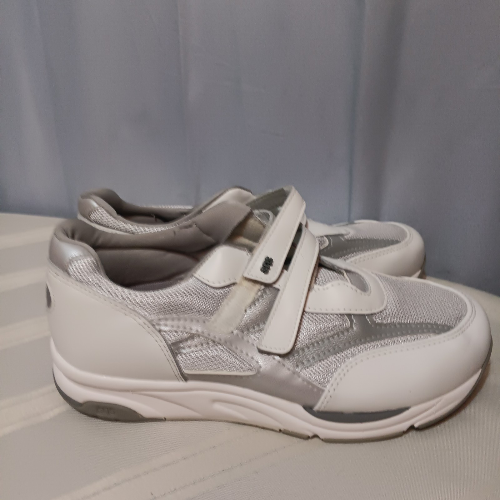 SAS TMV Shoes Women’s Size 10M White Leather Walking Adjustable Strap