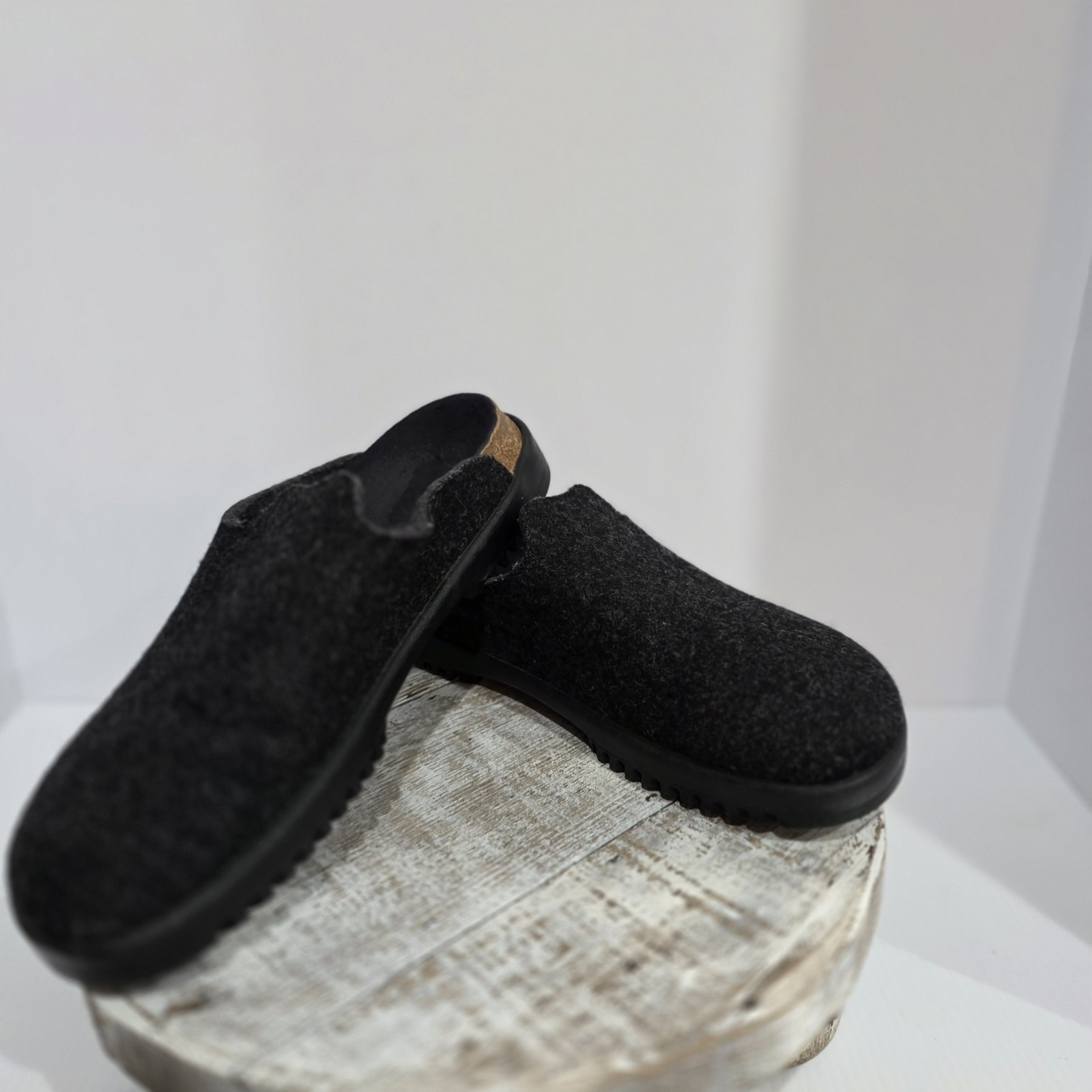 Birkenstocks Betula 38 Gray Charcoal Felt Clogs