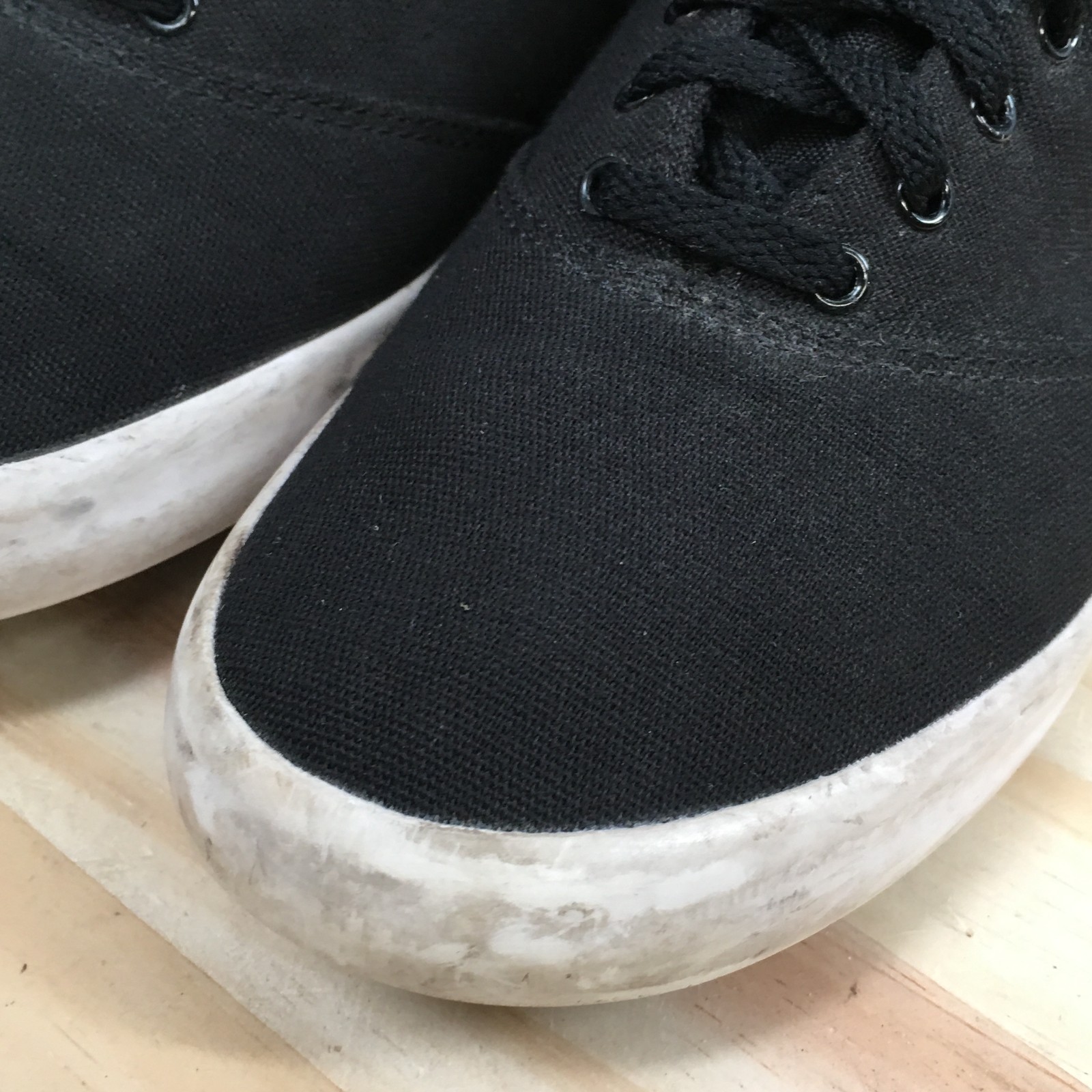 Nike Mini Sneaker Womens 7 Black White Low Lace Up Canvas Casual 724747-010