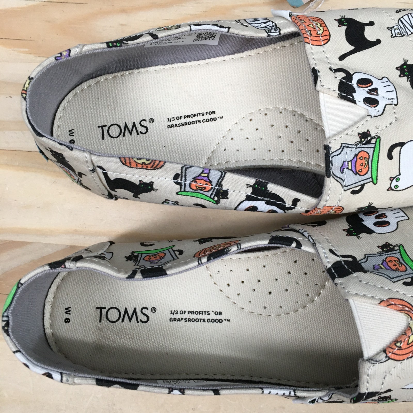 TOMS Belmont Shoes Womens 6 Halloween Cats Loafer Flats Beige Multicolor NEW