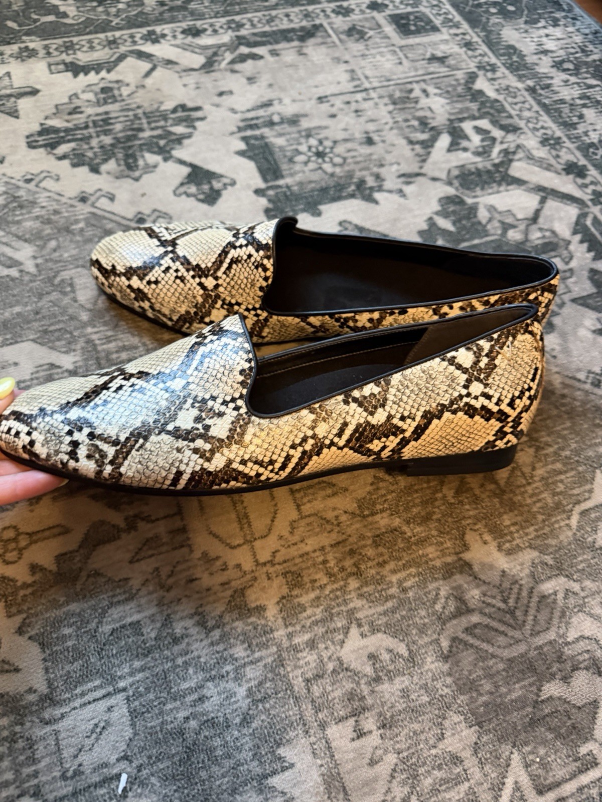 Vionic Women’s Willa II Textured Cream And Black Snakeskin Size 12