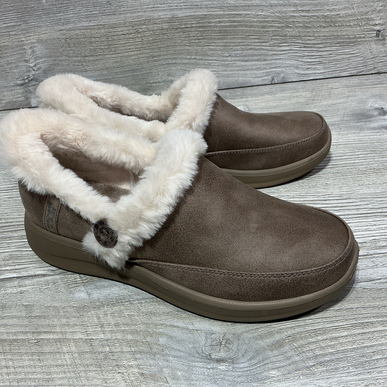 Skechers Womens Size 7.5 Cozy Escape Hands Free Slip Ins Slippers Chestnut Tan