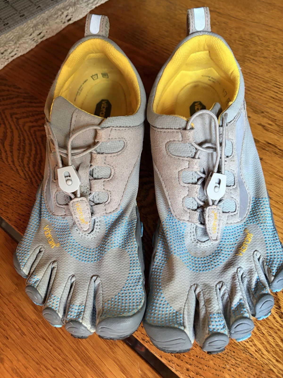 Vibram Woman’s Toe Shoe Size 40