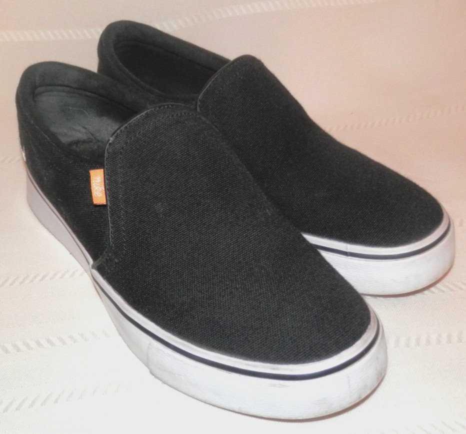 Nike Court Royale AC Slip On Sneakers Low Top BQ9138-001 Woman’s Sz, 6.5 Black