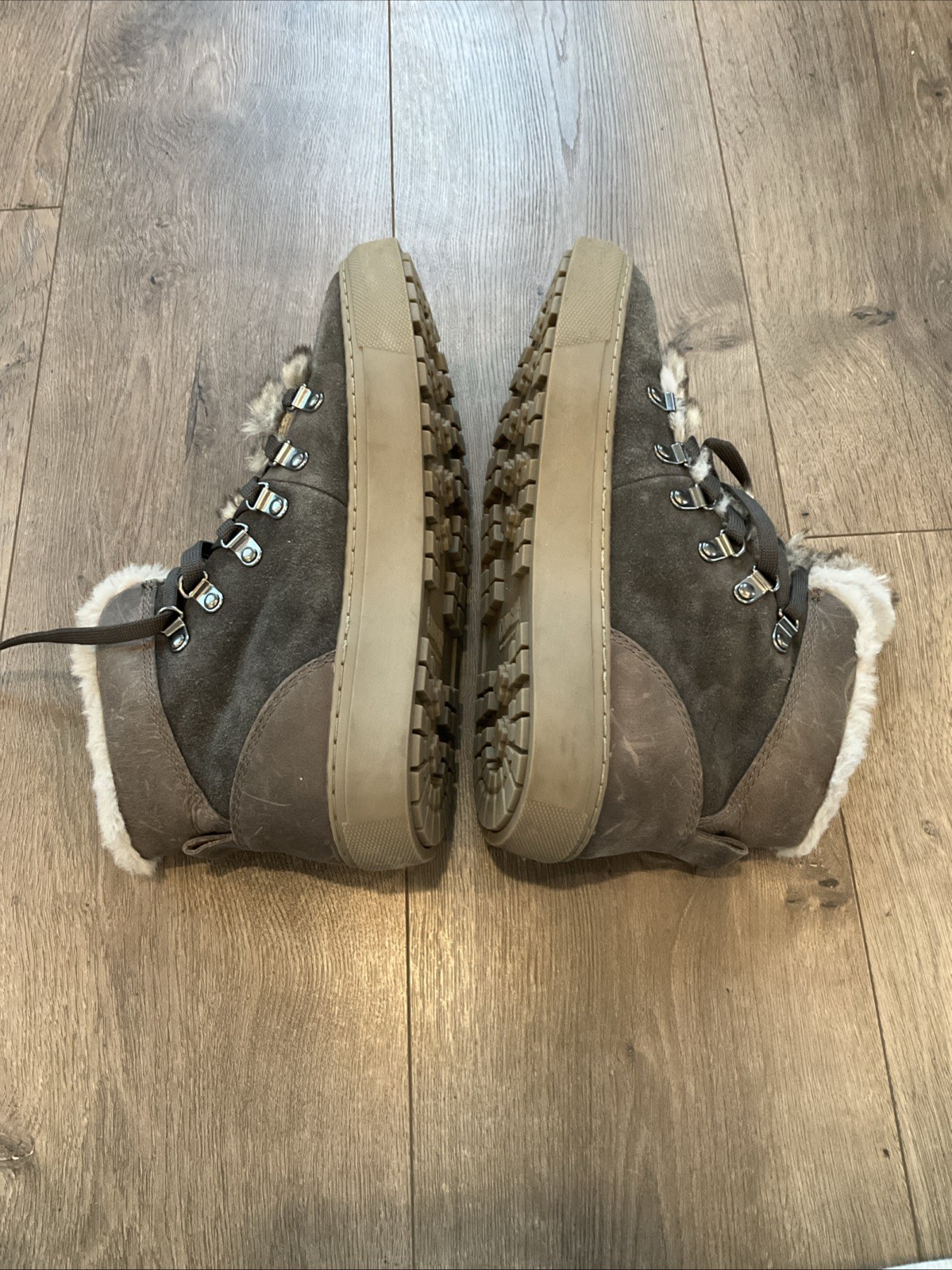 Cougar Daniel Women’s Waterproof Faux Fur Platform Sneaker Boot Grey Suede Sz 9