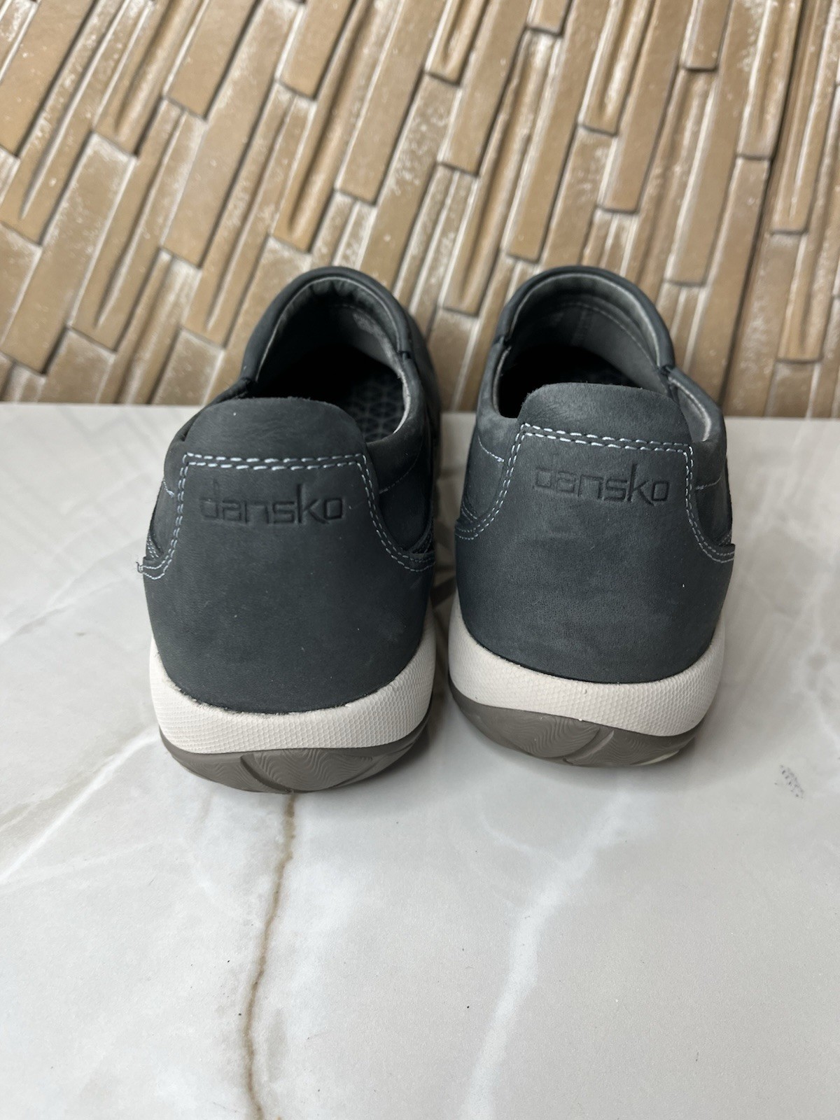 Dansko Patti Navy Nubuck Leather Sz 39 Slip On Shoes Vibram Sneakers Wm Us 8.5 9