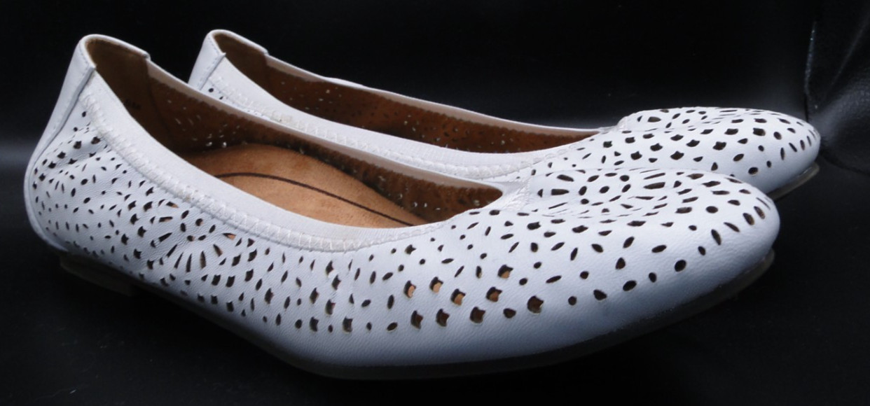 Vionic Shoes Women’s 6 Robyn Perf NPA Leather Ballet Flat Slip On White