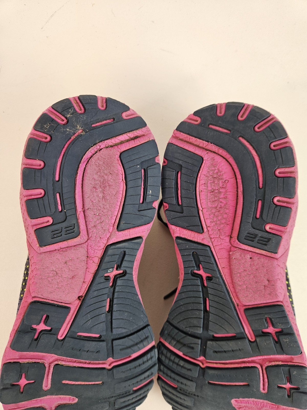 Brooks Adrenaline GTS 22 Womens Shoe Sz 10.5 B Running Nightshadow Viola Sneaker