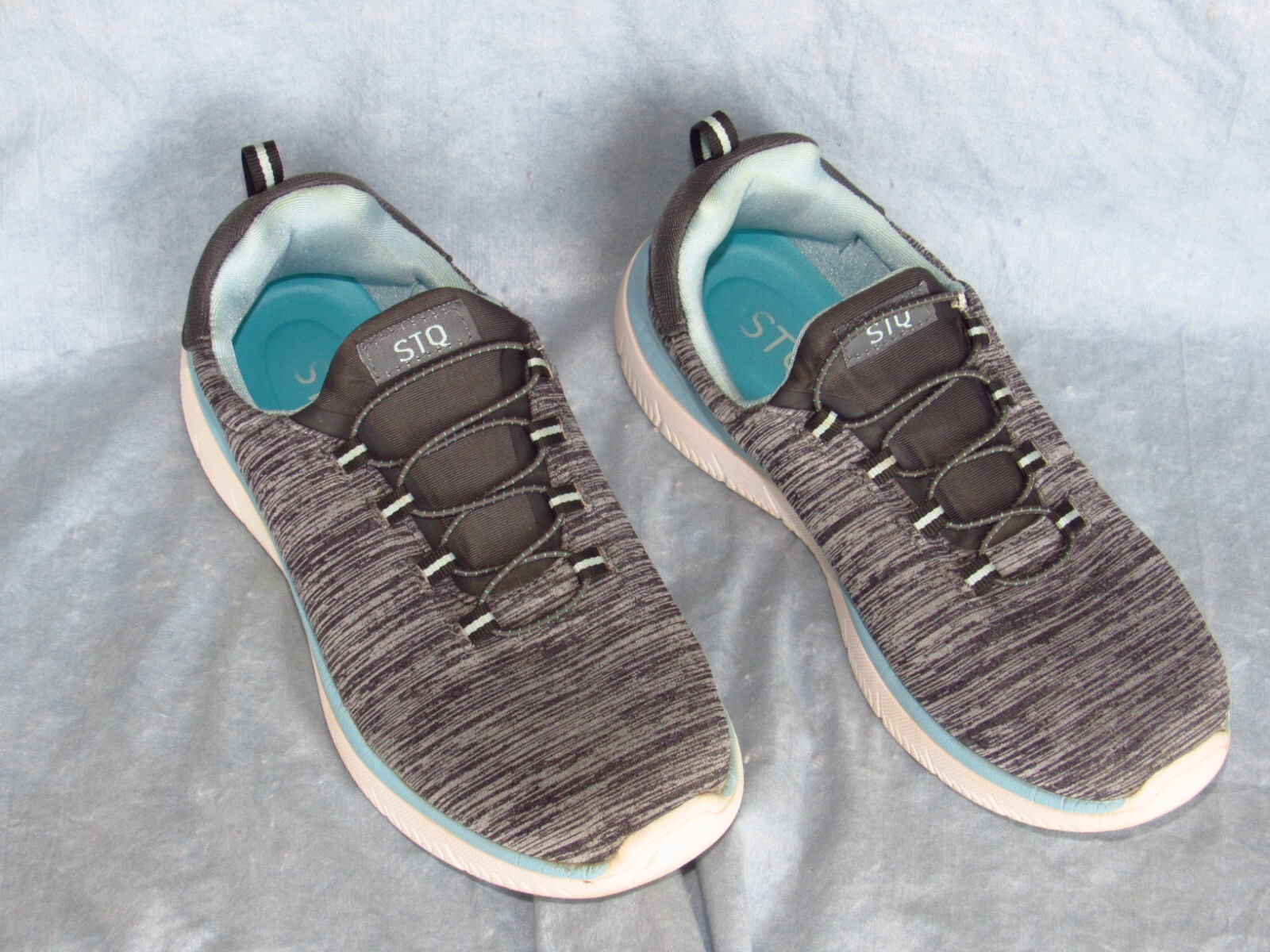 STQ Slip-on Women’s Sneakers – US Size 8 (see note for size info)