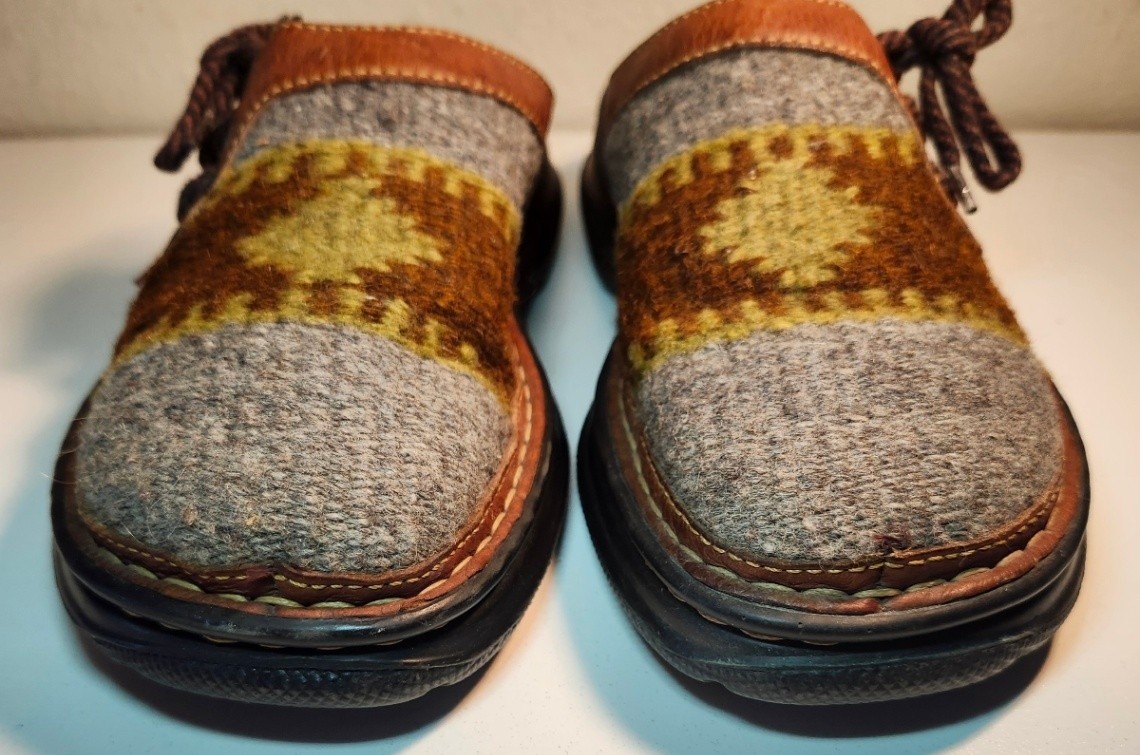 Born Womens Mule Clogs Slip On Comfort Shoes Wool Southwestern Size 8
