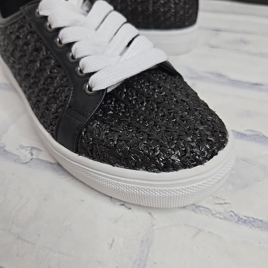 Tahari Sneakers Shoes Womens 6 Black Textured Lace Up Leather Upper Casual New