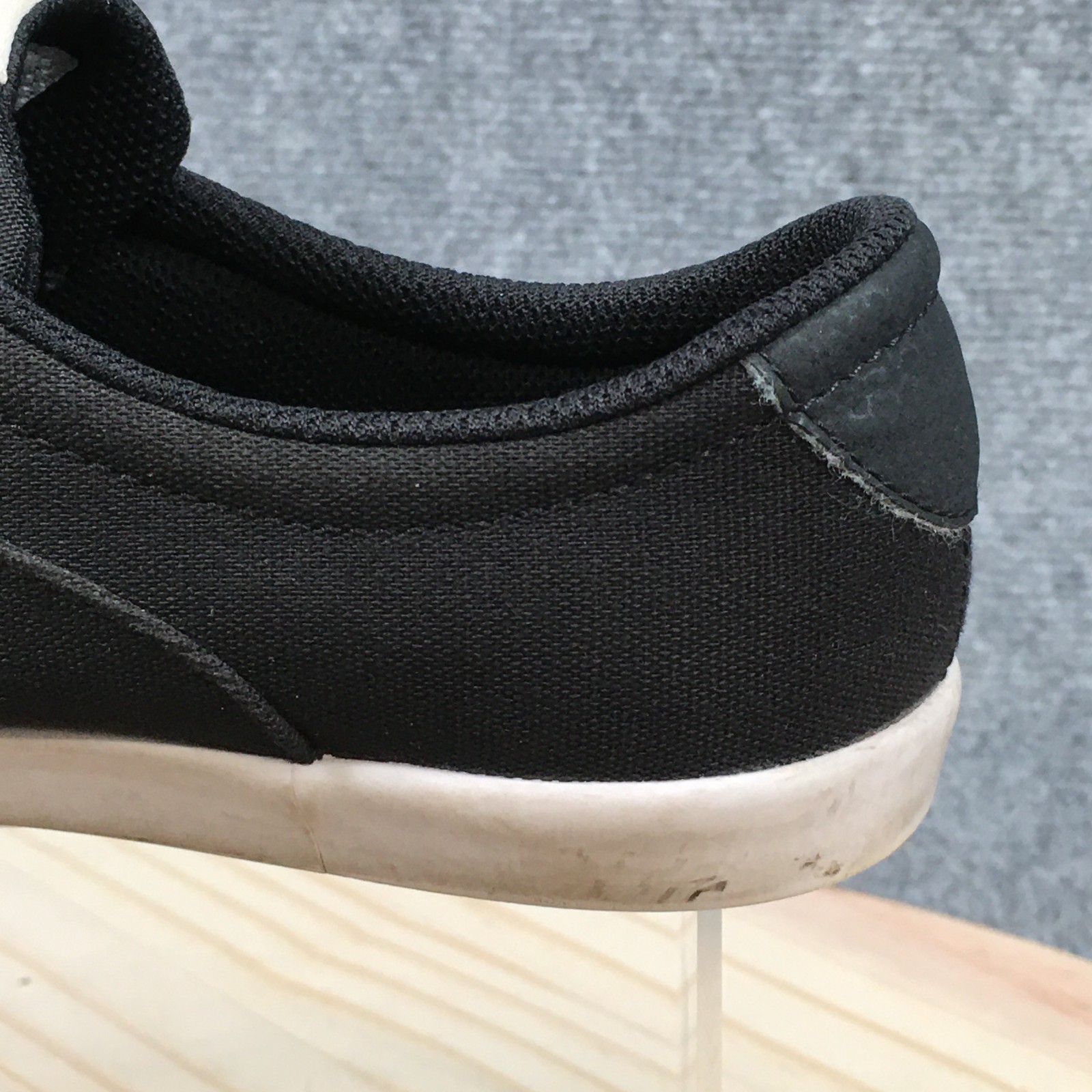 Nike Mini Sneaker Womens 7 Black White Low Lace Up Canvas Casual 724747-010