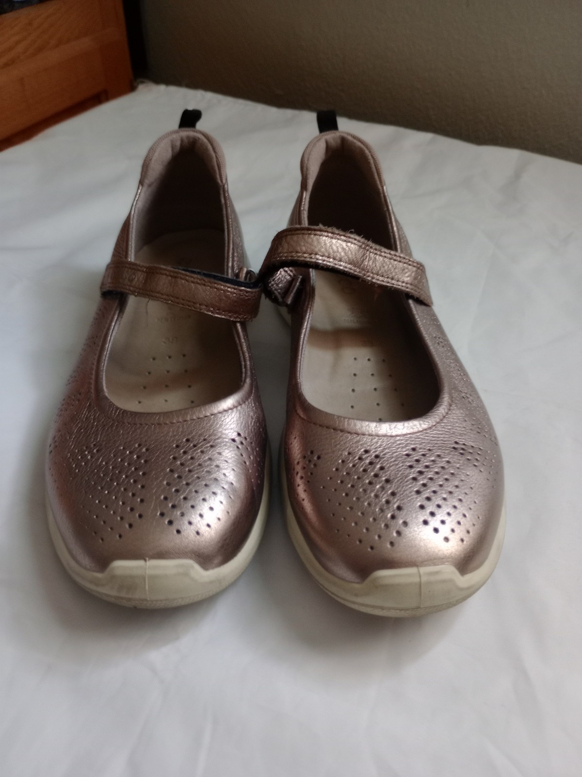 Ecco Womens Antique Gold Laser Cut Leather Hook & Loop Mary Jane, Size 8 EU 39
