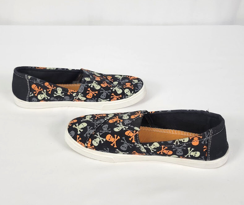 Women’s Tommy Bahama Shoes Size 8.5 Halloween Skull Slip On Glow In The Dark
