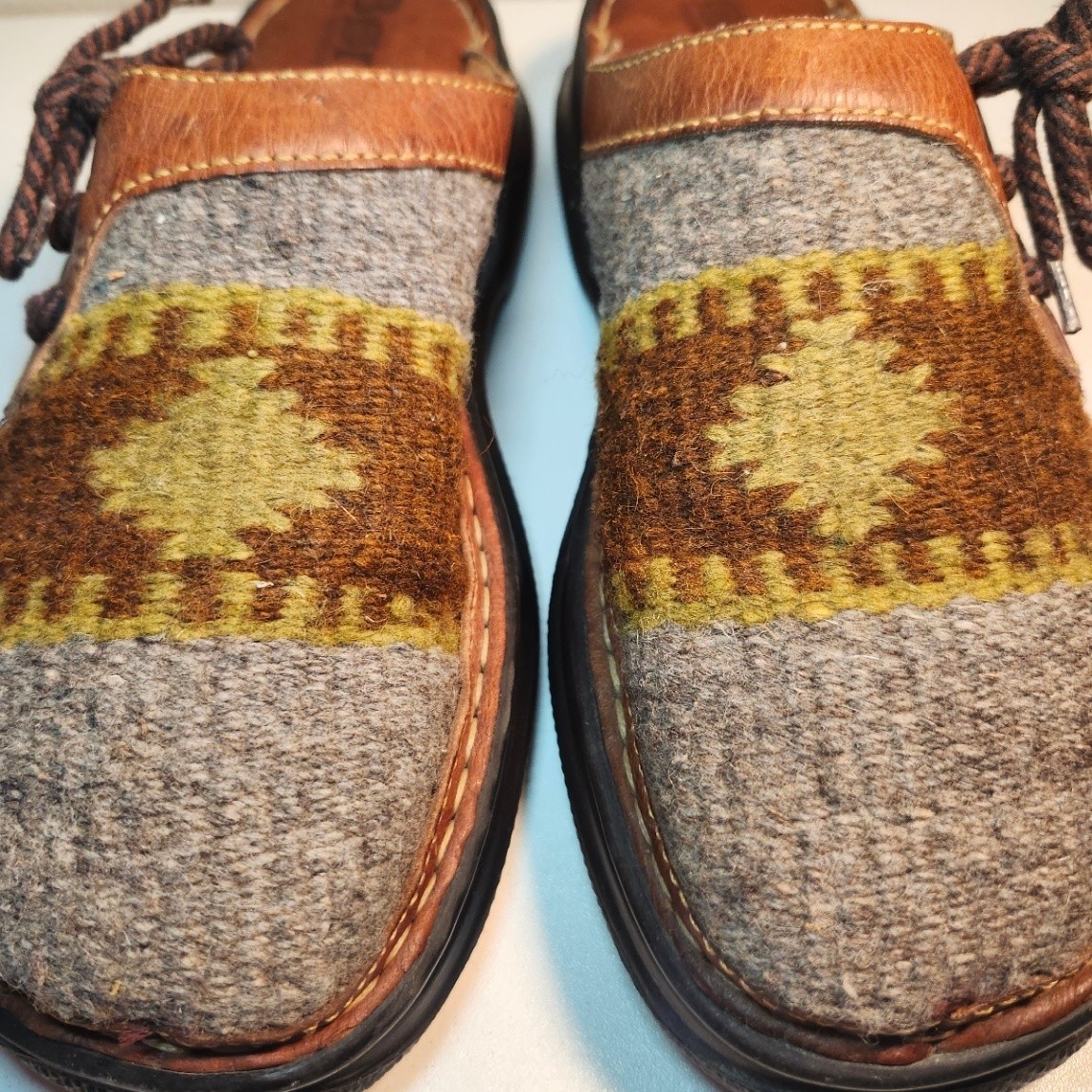 Born Womens Mule Clogs Slip On Comfort Shoes Wool Southwestern Size 8