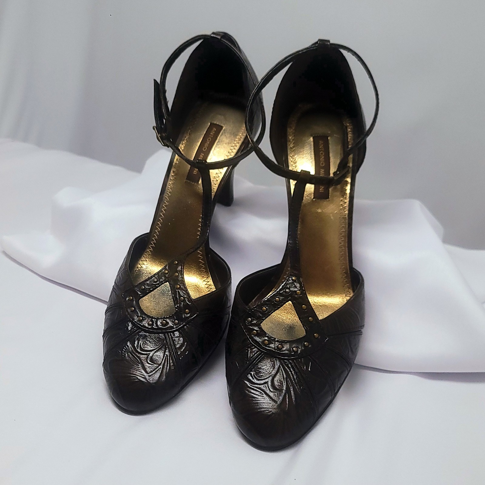 Antonio Melani leather T-strap heels brass studs 3″ heel. Womens Size 8.5 Y2K