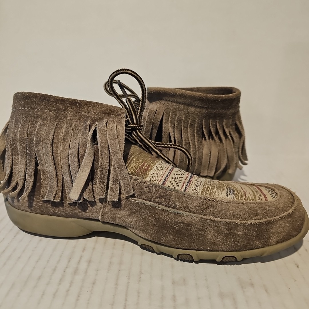 ROPER ANKLE BOOTS WOMANS SUADE LEATHER MOCCASIN. FRINGED. SZ 7.5 COLOR TAN