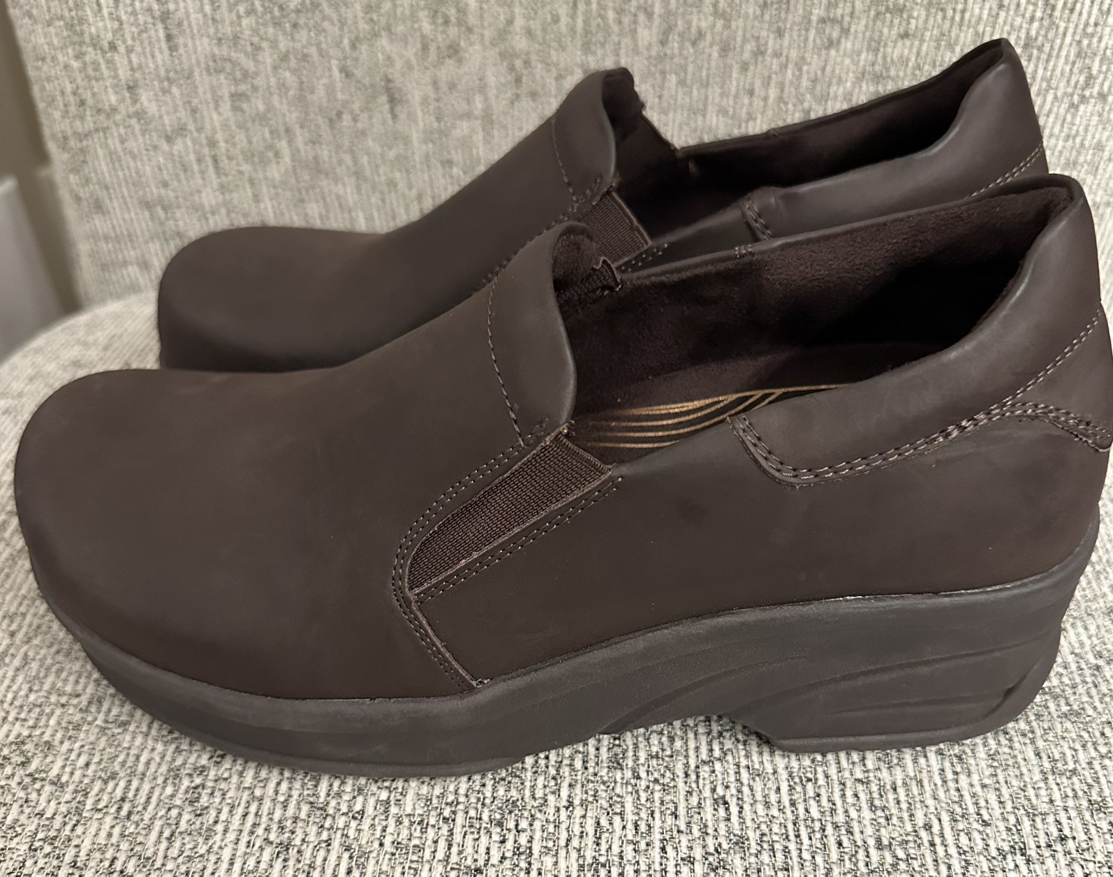 Easy Works by Easy Street Women’s Slip Resistant Work Shoes Brown Leather 8.5
