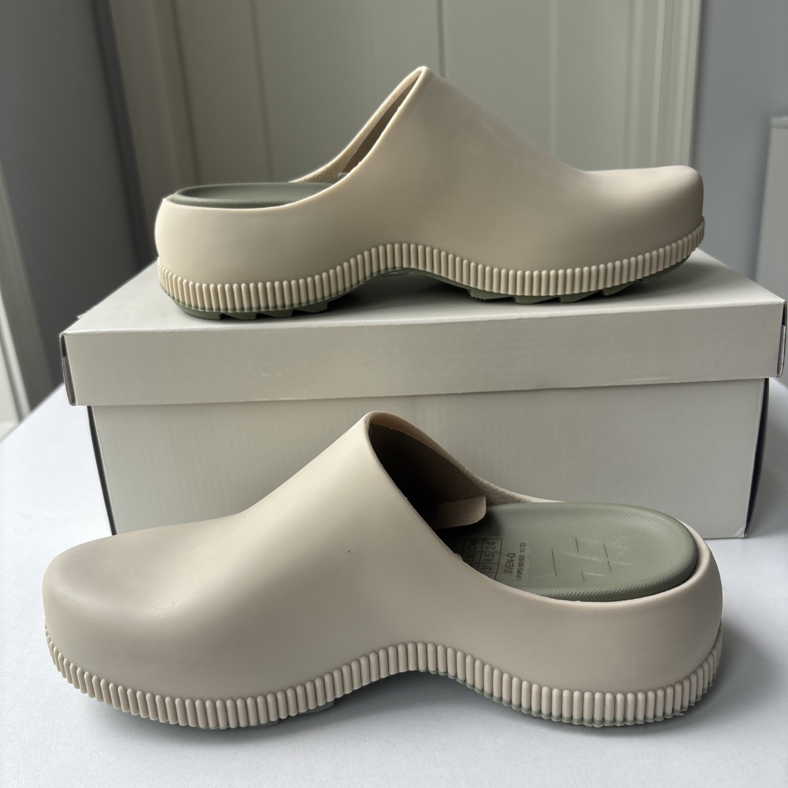 Cougar Sven-Q Sand Women’s 7 Molded TPE Water-Friendly Clog Shoes SVEN-Q New