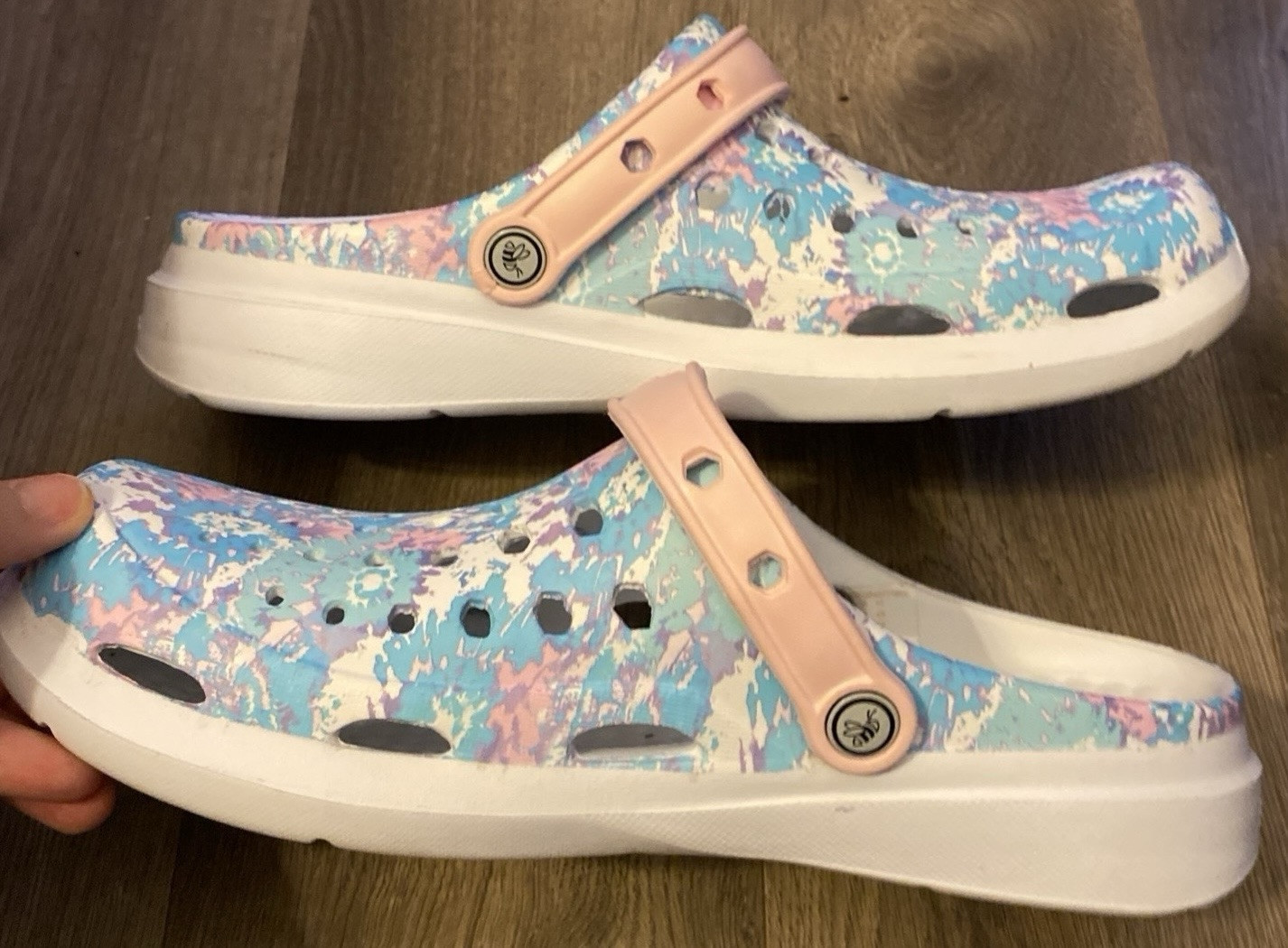 Joybees Crocs Pastels Pink Blue White Splatter Pattern W Holes W10 M8 EUC