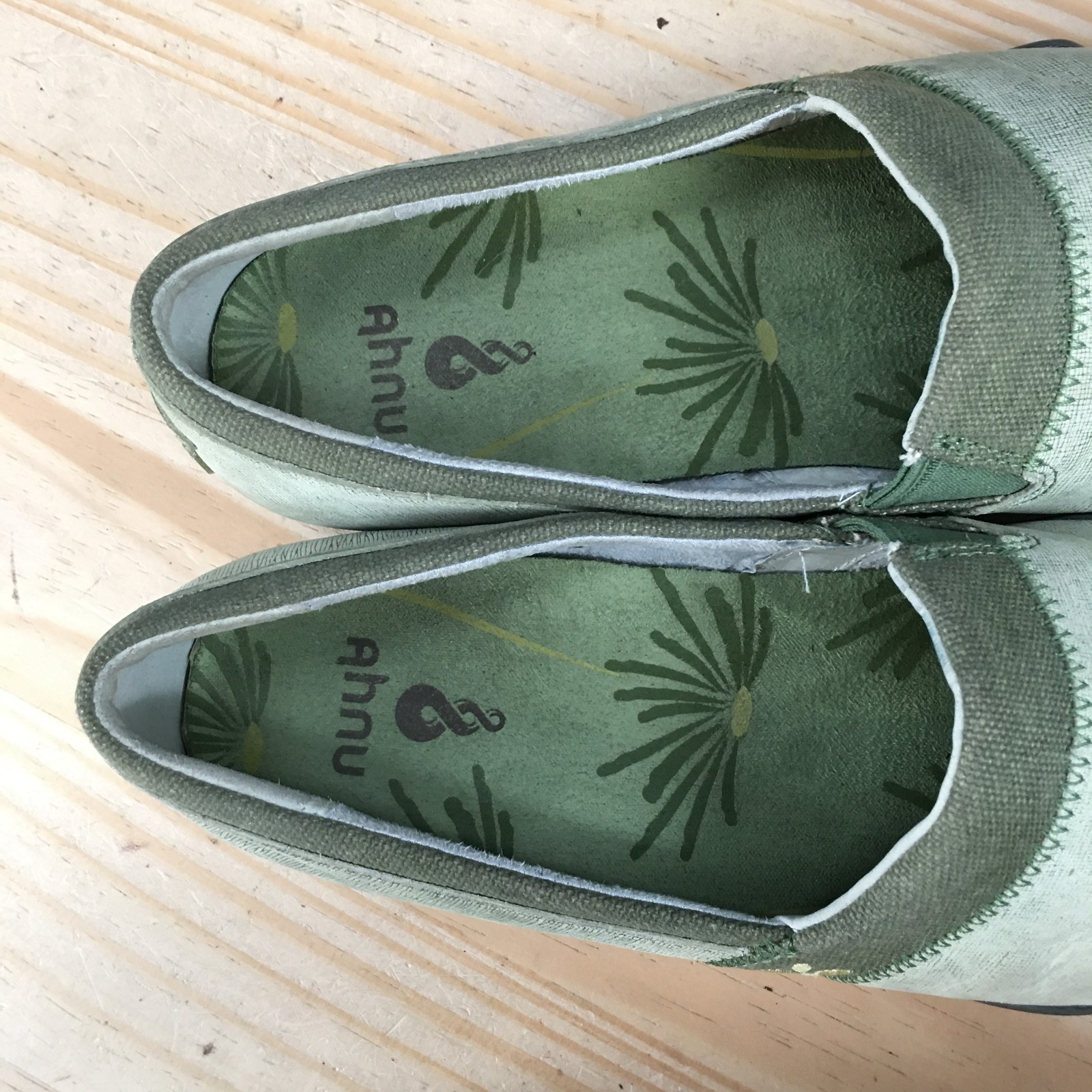 Ahnu Jackie Loafer Flats Womens 6.5 Comfort Slip On Logo Leather Sage Green