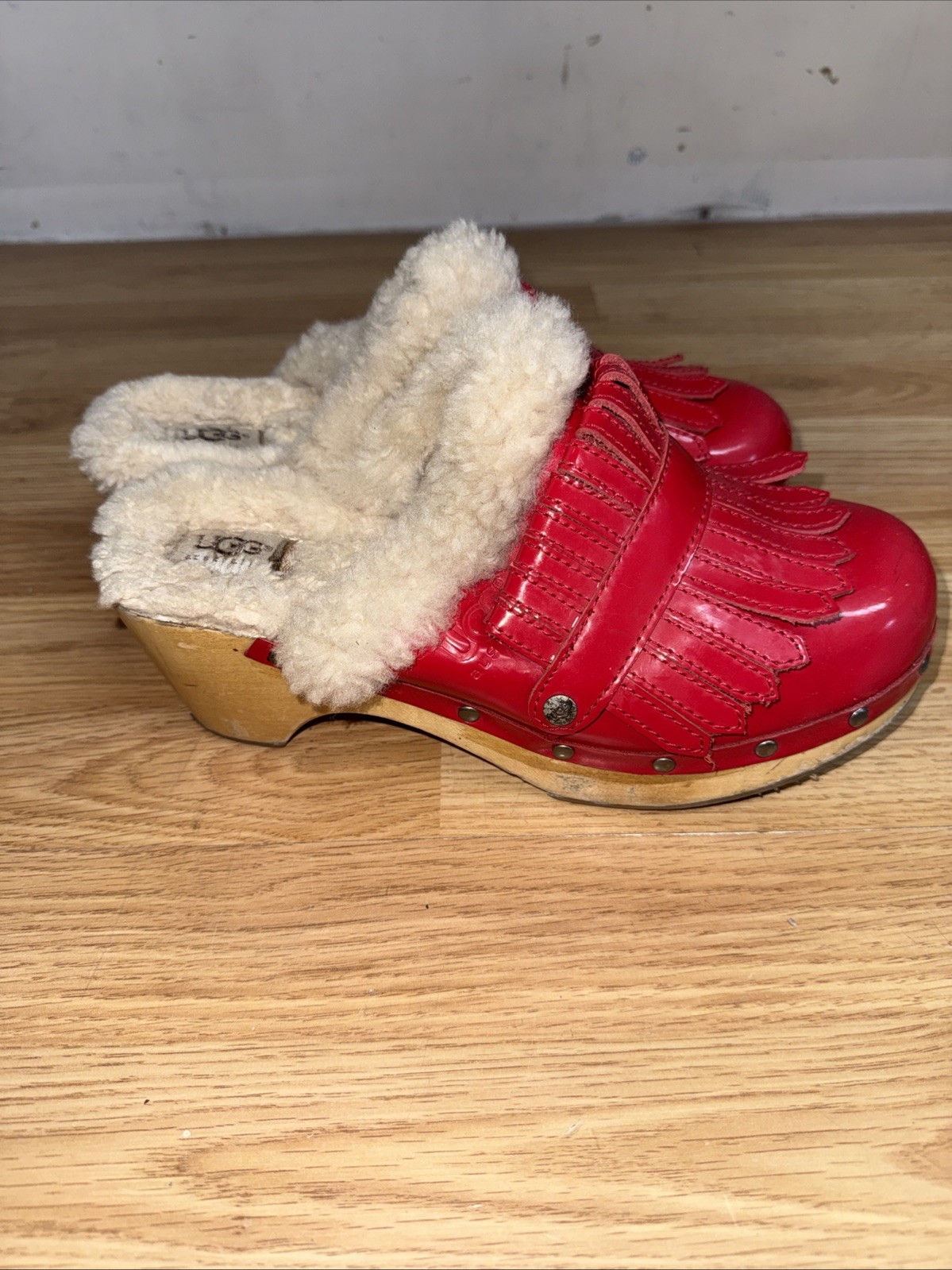 EUC Ugg Red Patent Leather Kiltie Clog With Detatchable Fringe- Sz 9 Rare!
