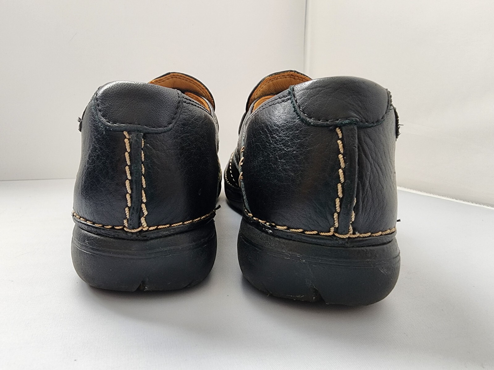 Clarks Unstructured Artisan Un.Loop Black leather slip-on shoes, size 5