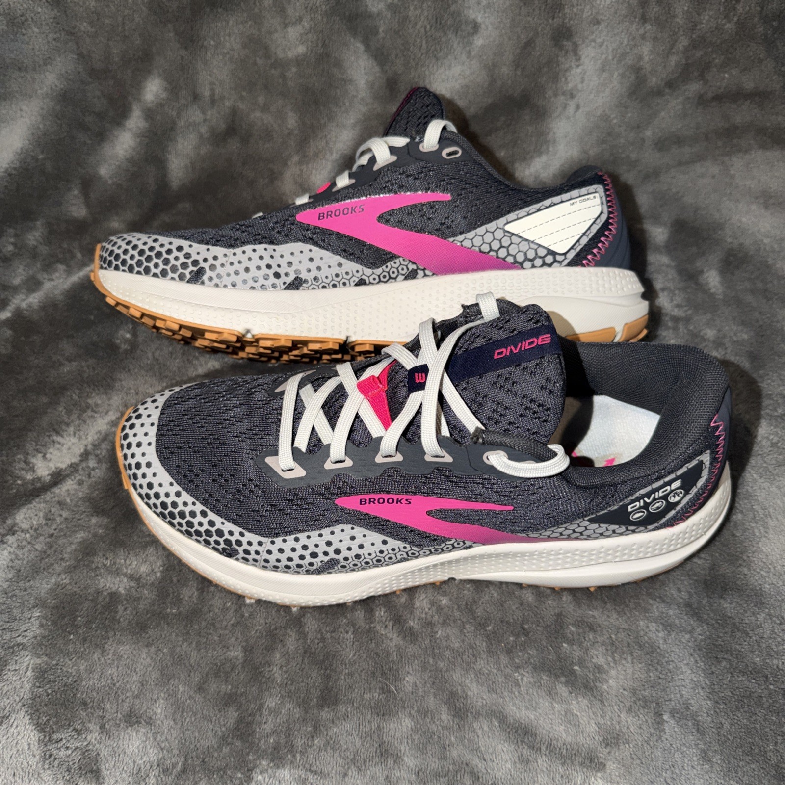 Brooks Divide 3 Womens Shoes Sz 8 B Trail Running Ebony Gray Pink Sneakers EUC