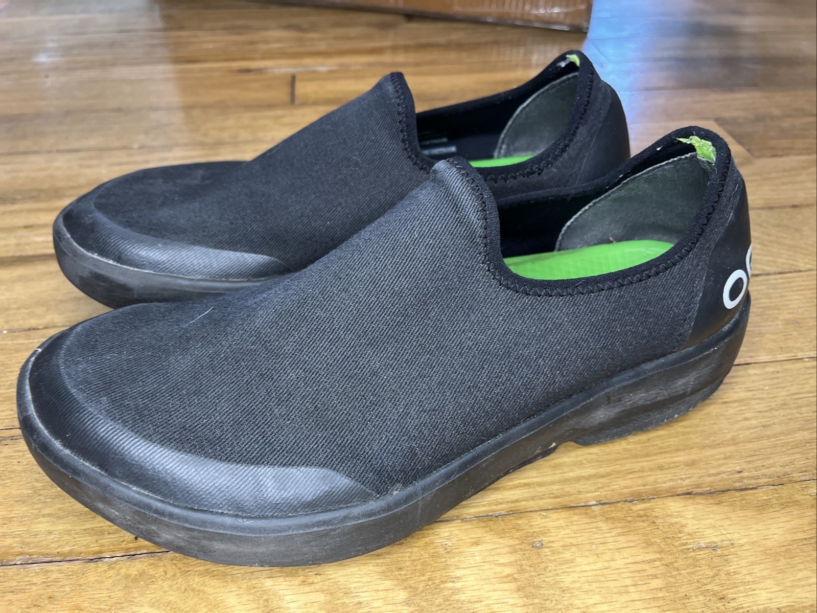 OOfos OOmg eeZee Low Women’s 9 , EU 40 All Black Canvas Comfort Recovery Shoes