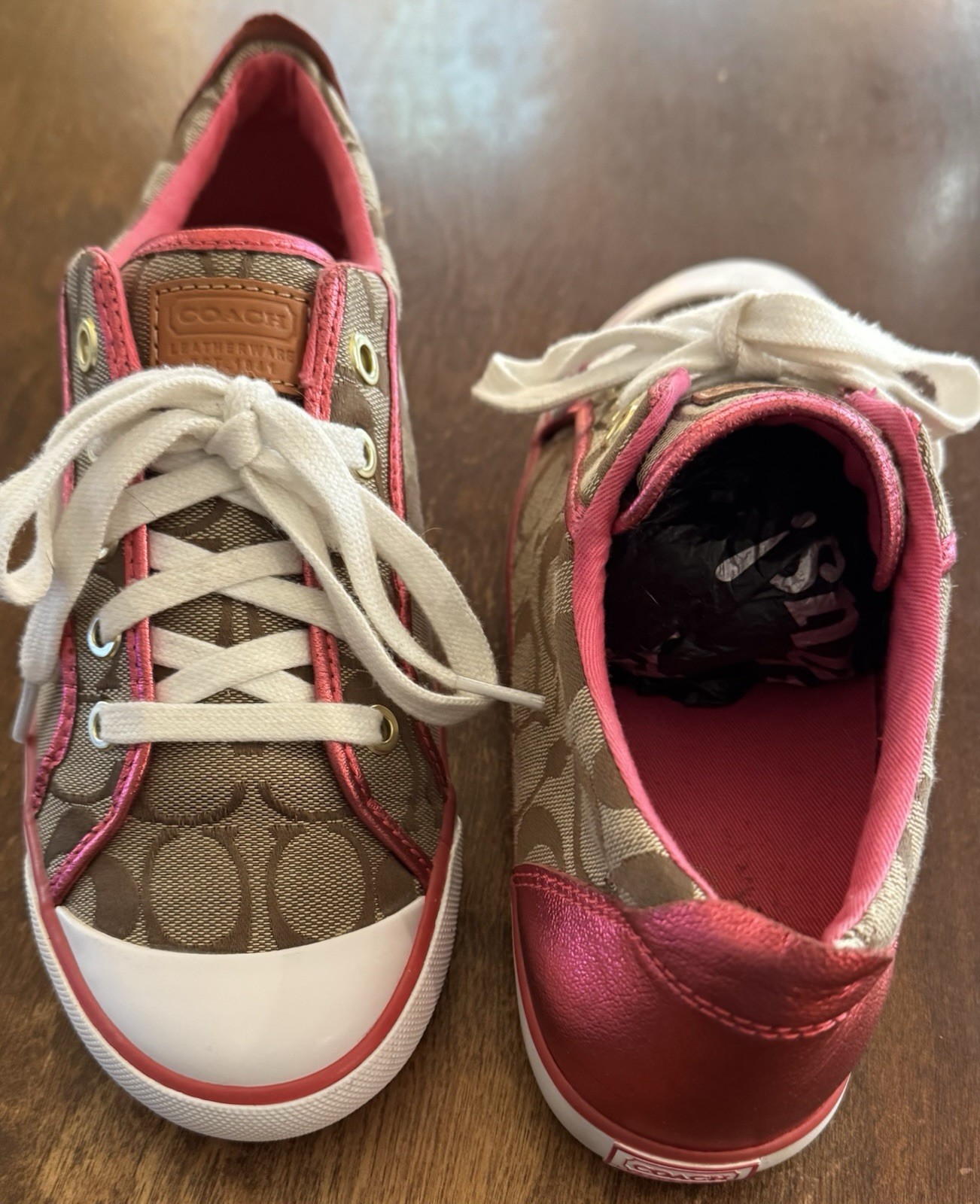 COACH Signature-C BARRETT Low Top SNEAKERS in Tan w/ Hot Pink Metal – WOMEN’S 9
