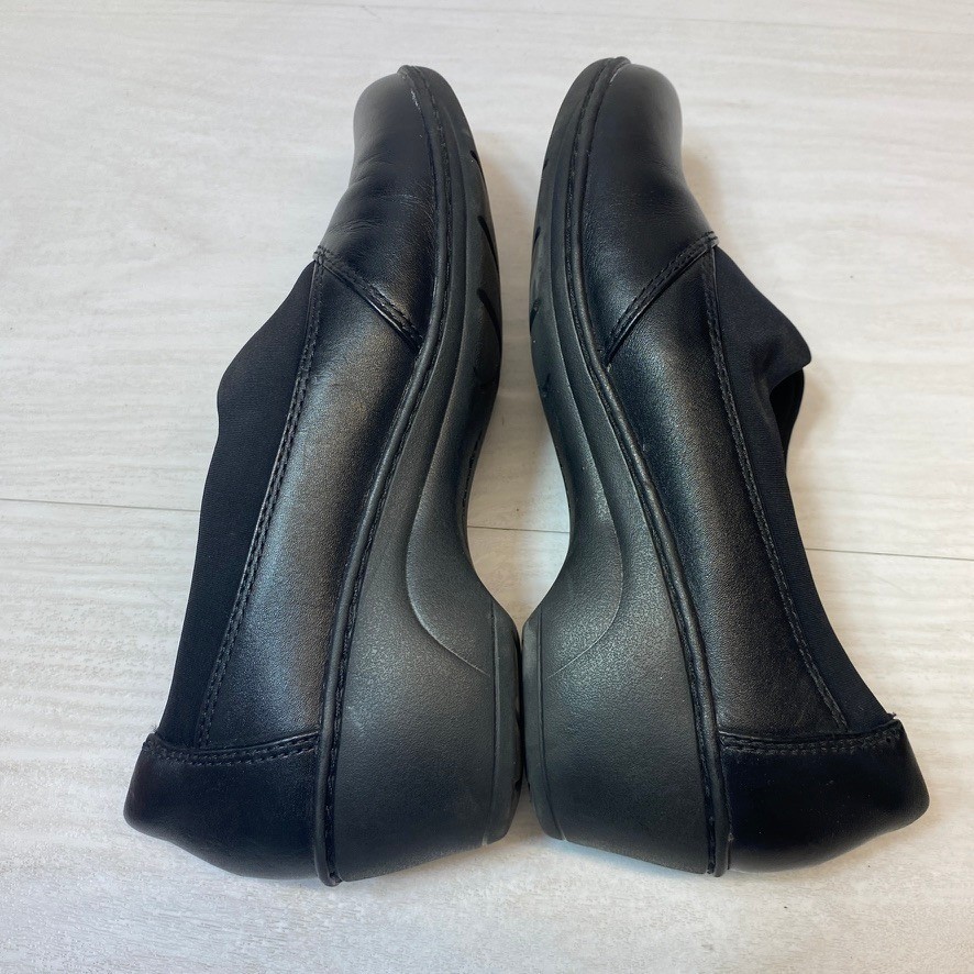 Clarks Women 7.5 Slip On Loafers Wedge Black Leather Cushion Professional Work
