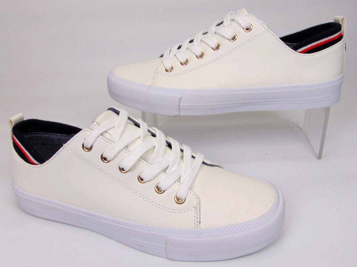 Tommy Hilfiger TWO Women’s Casual Sneakers Size 7.5 White Lace up Comfort Shoes