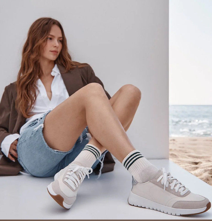 New! Vionic Uptown Sneaker – Black Leather