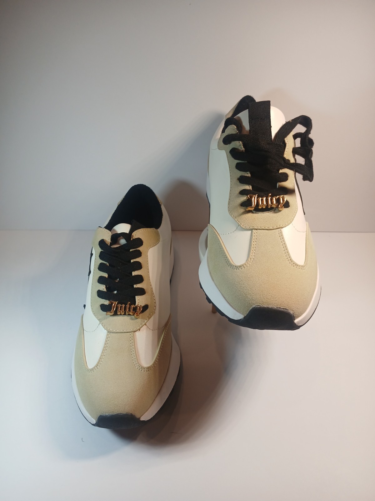 Juicy Couture Women’s Fashion Sneakers White Beige Black Lace Up Casual Shoes