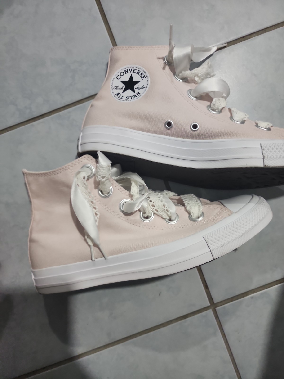 Converse Chuck Taylor High Pink Women’s Size 9.5 (A14831F)