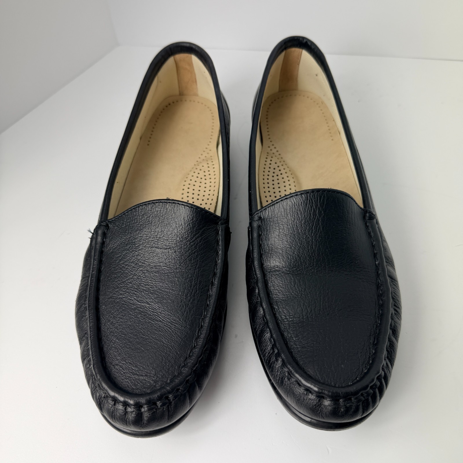 Womens Black Leather Comfort Loafer Slip On Low Heel Size 10 N Classic Work Shoe