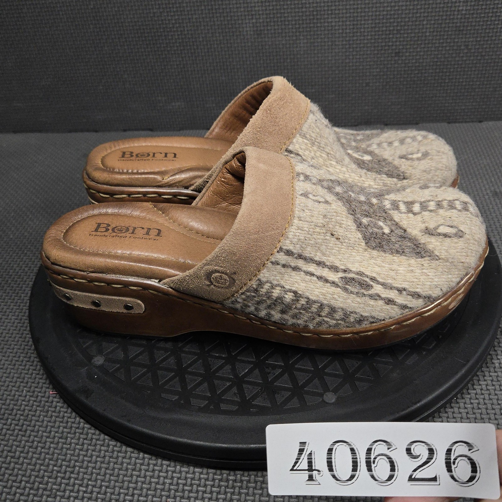 Born BR001017 Clog Shoes Womens Size 7 Beige Leather Slip On Comfort Casual