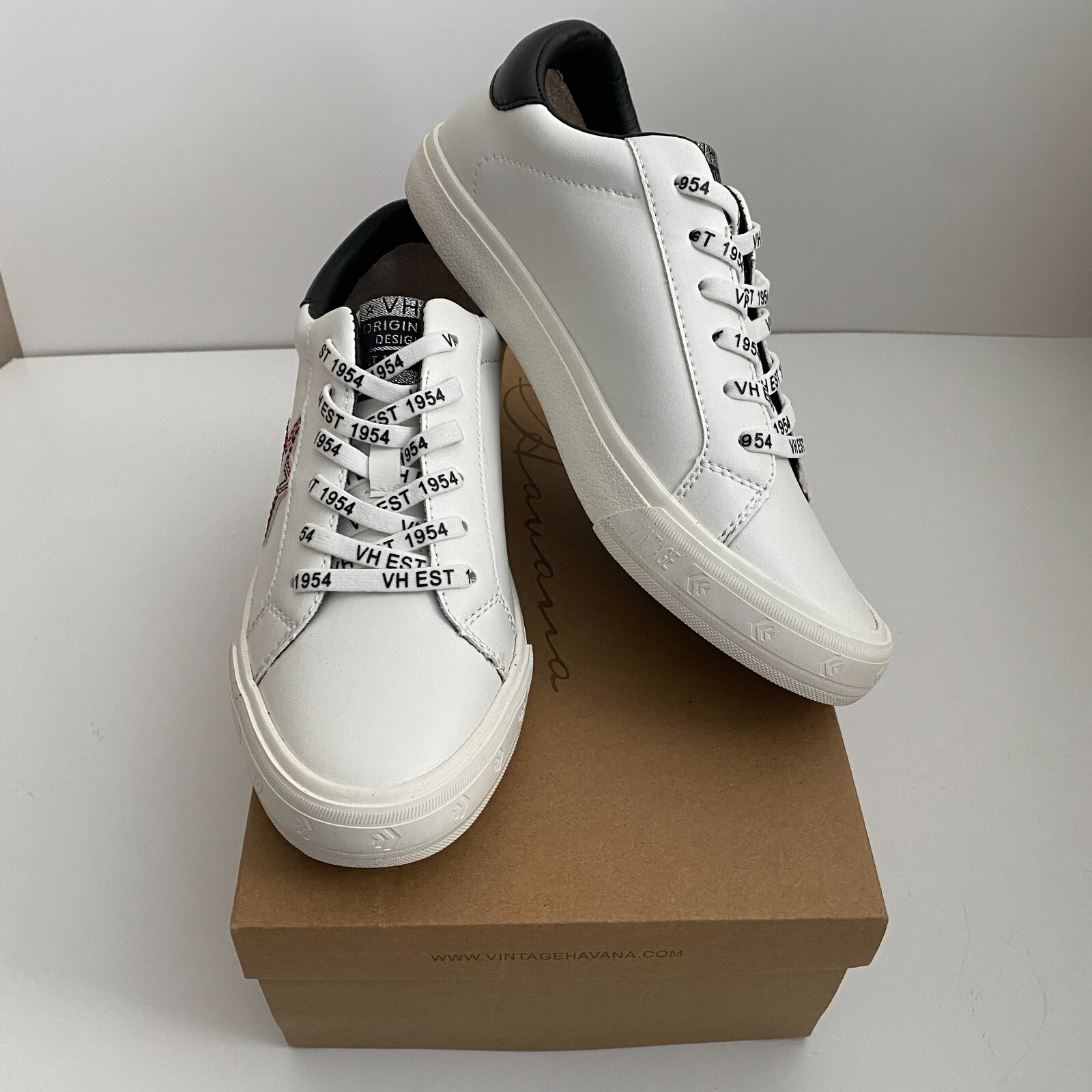 NWT Vintage Havana Women’s Mighty Metallic Mix Leather White Sneakers Sze 8 Fall