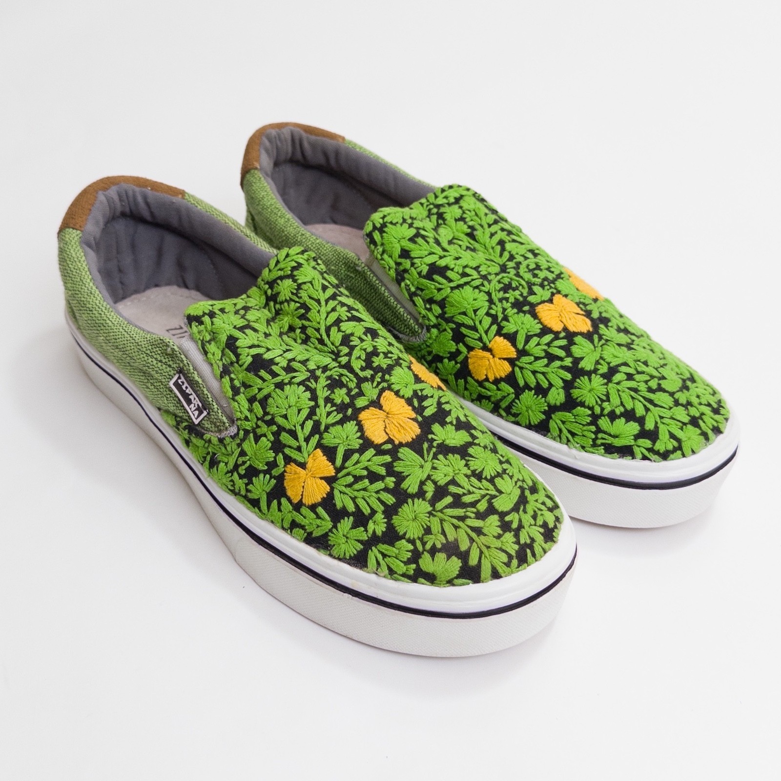 Zipak-Na Mexico Handmade Embroidered Women’s Slip On Shoes Green Floral Size 7