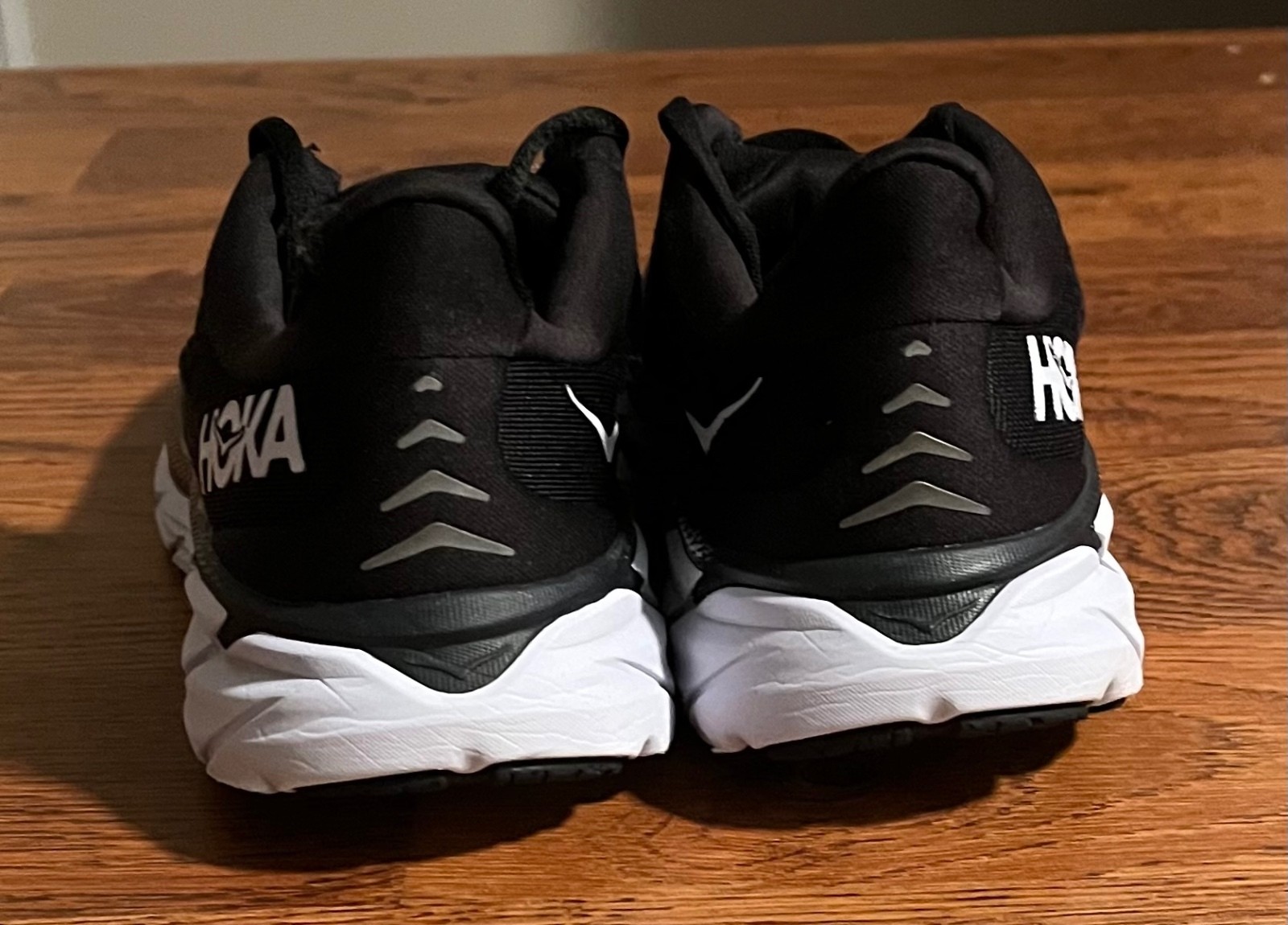 Hoka One One Clifton 8 Black Running Shoes Size 6.5B Women