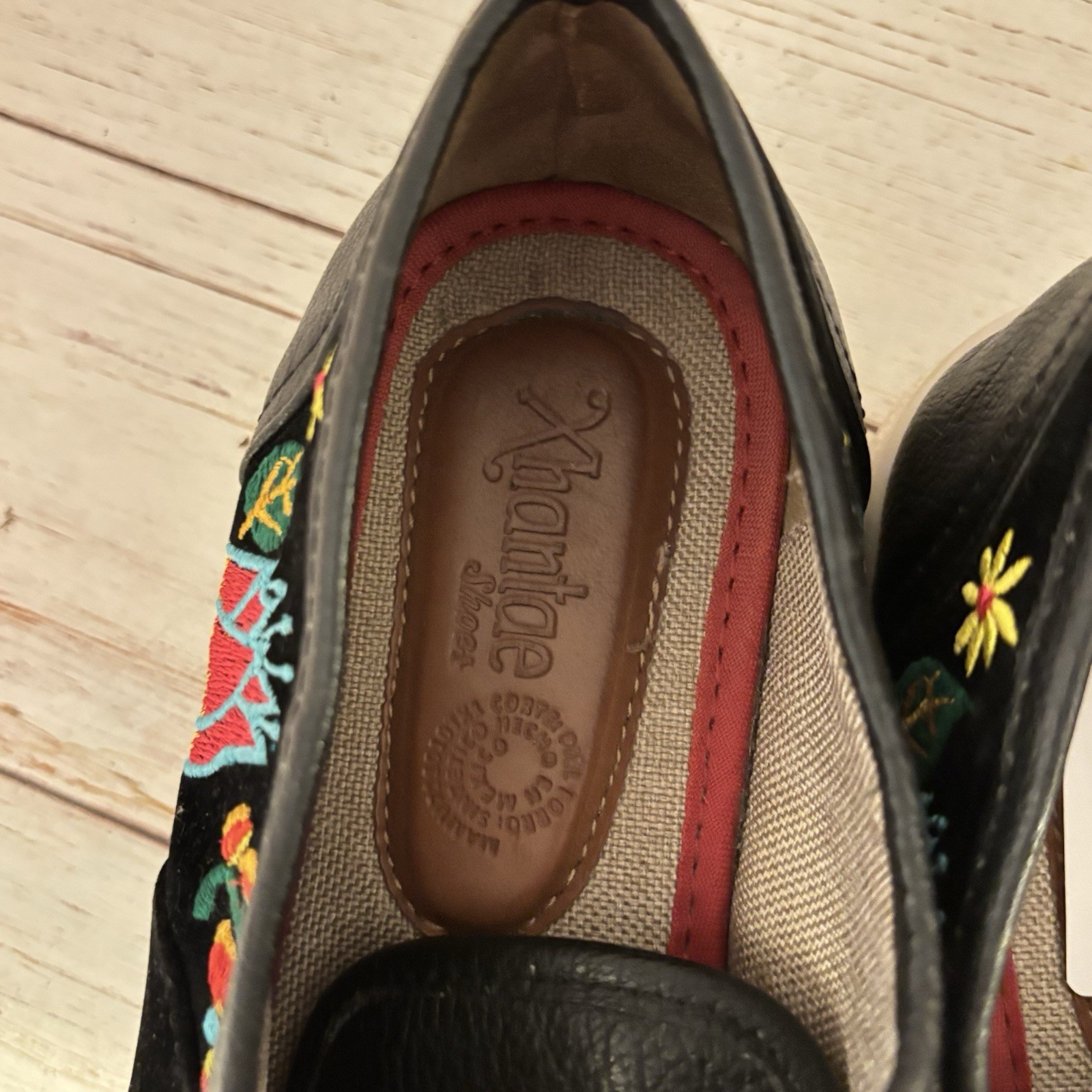 Xhantae Colorful Floral Embroidered Sneakers 8 Mexico Velvet Leather EUC Women