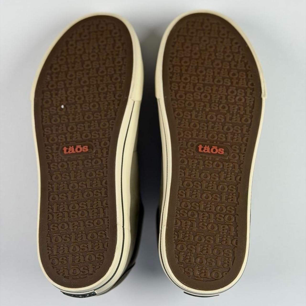 Taos Z Soul in Sage / Olive Distressed, Size 8