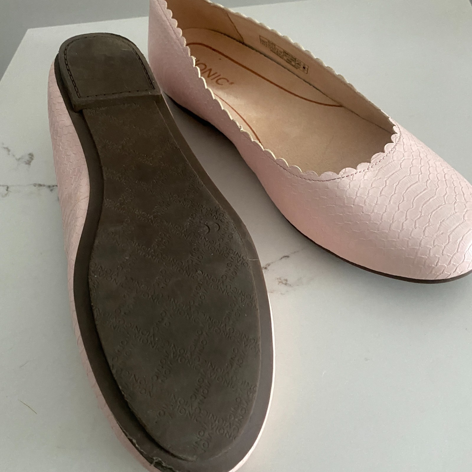 Vionic Julieta Pink Snake Embossed Leather Scalloped Ballet Flats Comfort 9 NWOT