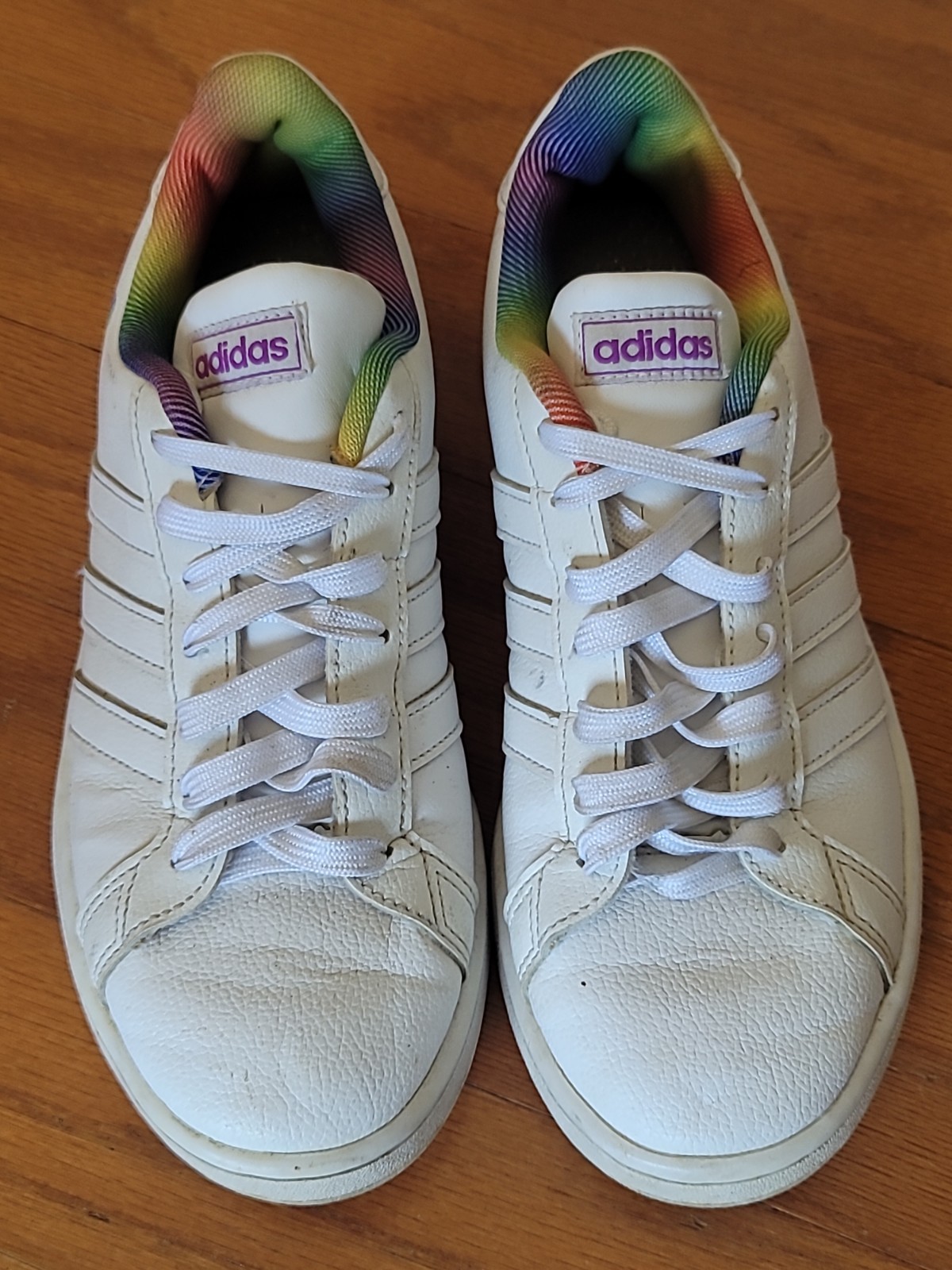 ADIDAS GRAND COURT PRIDE SNEAKERS 8.5 WOMENS WHITE RAINBOW WOMENS CLOUDFOAM VGC