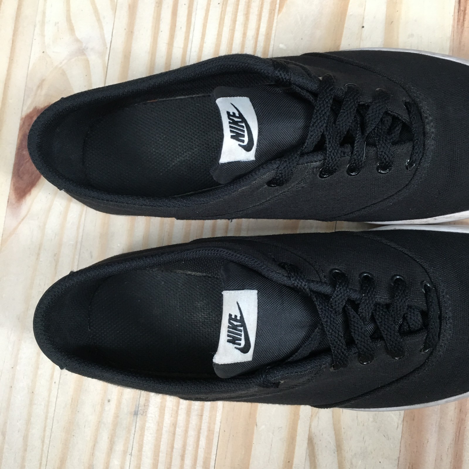 Nike Mini Sneaker Womens 7 Black White Low Lace Up Canvas Casual 724747-010