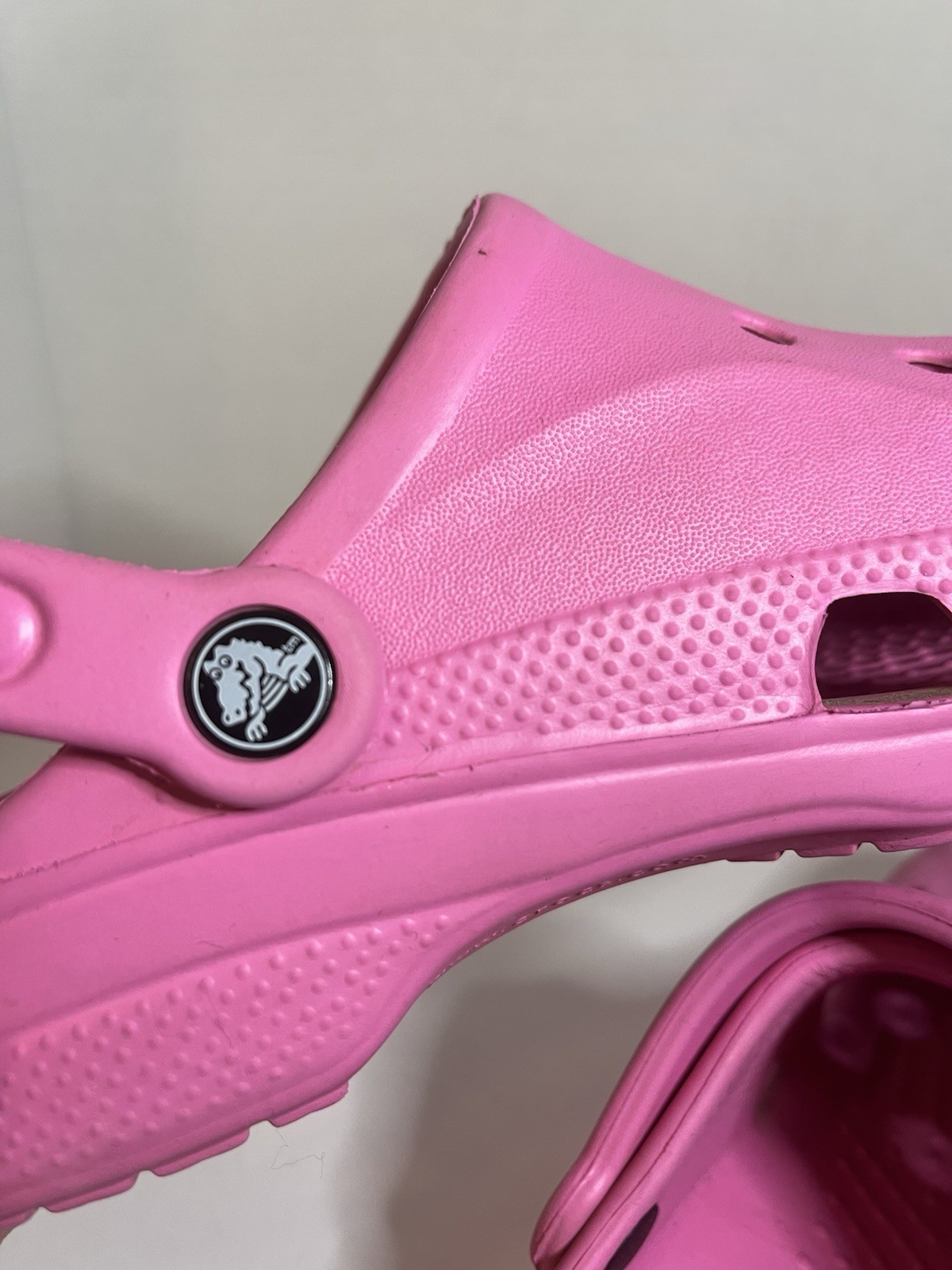 Crocs Baya Clogs Electric Pink Unisex M7 W9 Slip On Shoes EUC