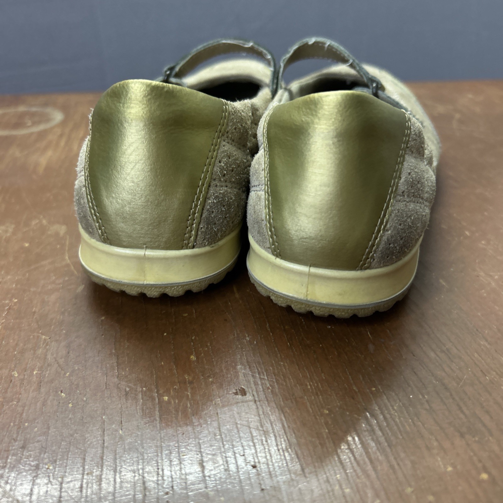 ECCO Mary Jane Sneakers Womens 8/8.5 EU 39 Comfort Metallic Gold Bronze Shoes